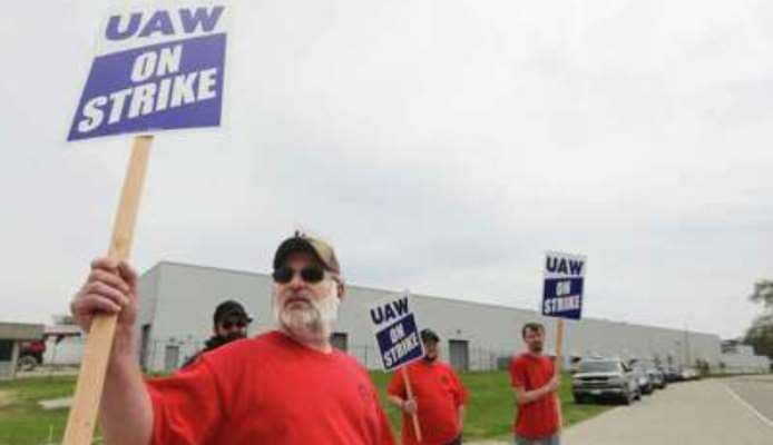 SightsIn Plus Article: 1,000 CNH Industrial workers strike in Iowa, Wisconsin