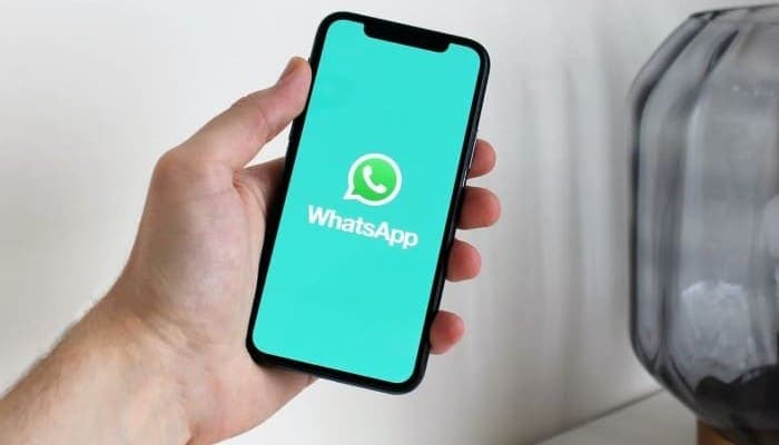 Deutsche Bank to cut bonuses of employees misusing WhatsApp
