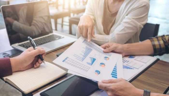 HR Insights: Indian IT firms to reduce Tech hiring by in FY - SightsIn Plus