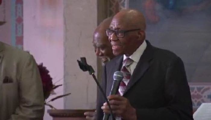 SightsIn Plus Article: 98-year-old Chicago man works full-time, 7 days a week