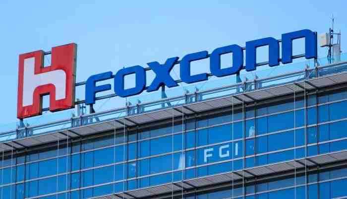 SightsIn Plus Article: Foxconn Clarifies 25% of New Hires Married Women