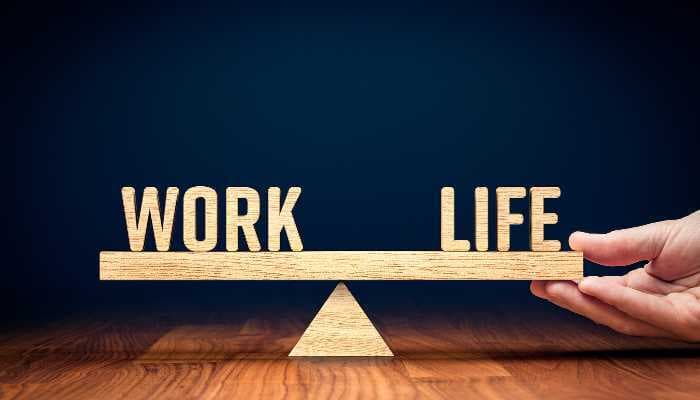 SightsIn Plus Article: UK Company’s 15-Day Holiday Policy Fuels Work Culture Debate