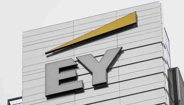 SightsIn Plus Article: EY Hiring: 4500+ jobs including 300+ entry-level roles in India