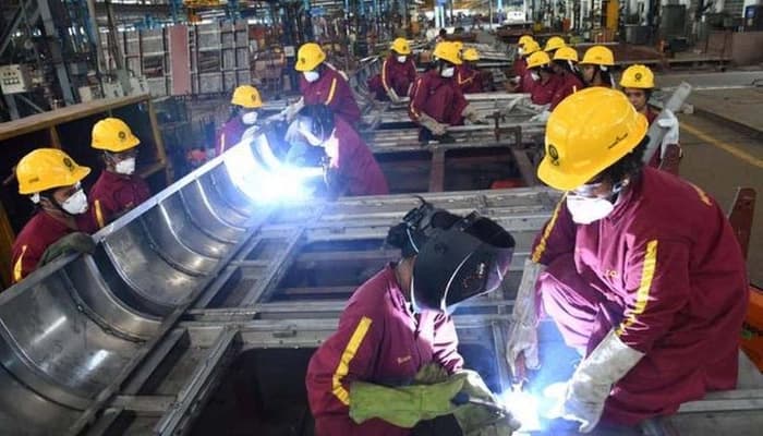 HR Insights: Gujarat to Lift Night Shift Restrictions for Women in Factories - SightsIn Plus