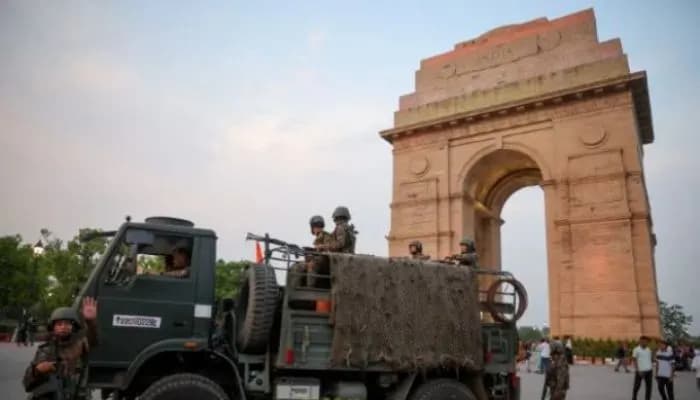 SightsIn Plus Article: Delhi on High Alert, Govt Cancels Employees’ Leave Amid Tensions