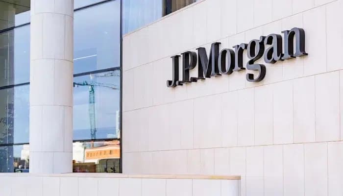 JPMorgan CEO Jamie Dimon Warns Job-Hopping Analysts