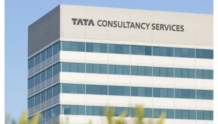 SightsIn Plus Article: TCS Offers ₹40,000 Vendor Bonus to Speed Up Senior Hiring