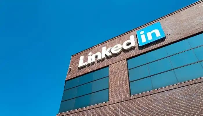 Latest news: AI Tools Drive Surge in LinkedIn Job Applications in - SightsIn Plus