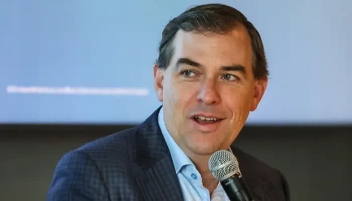 Latest news: AWS CEO Warns Against Replacing Junior Employees with AI - SightsIn Plus
