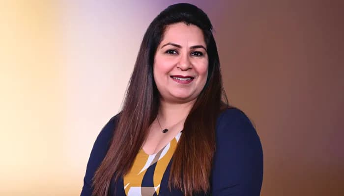 AI-Driven Performance Management in a Global Hybrid Workforce